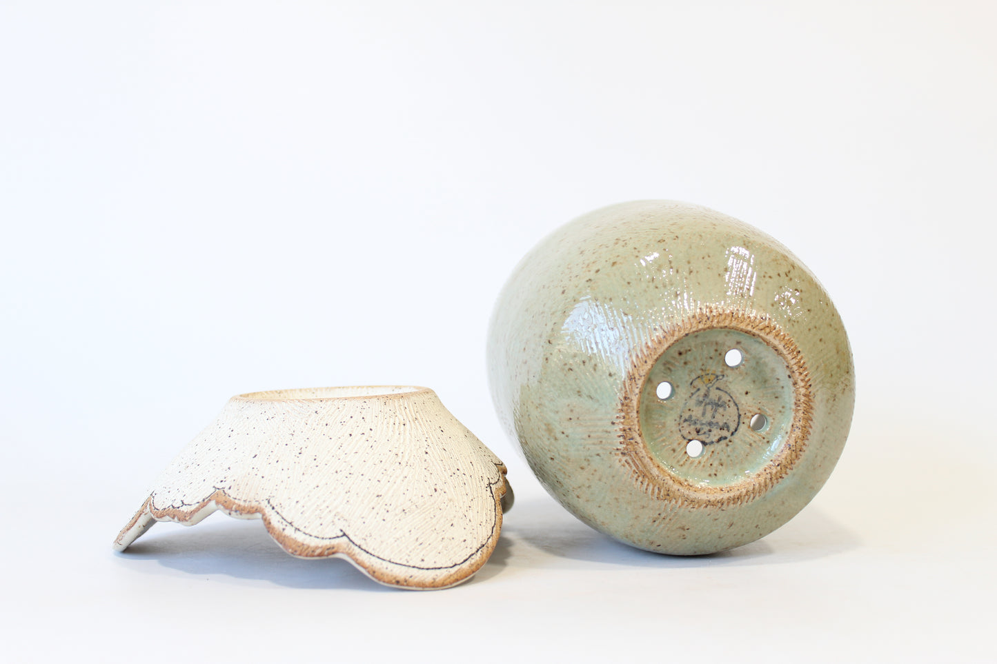 042. Textured Cloud Planter with Tray - medium pot- 4.75''h x 5.5''w