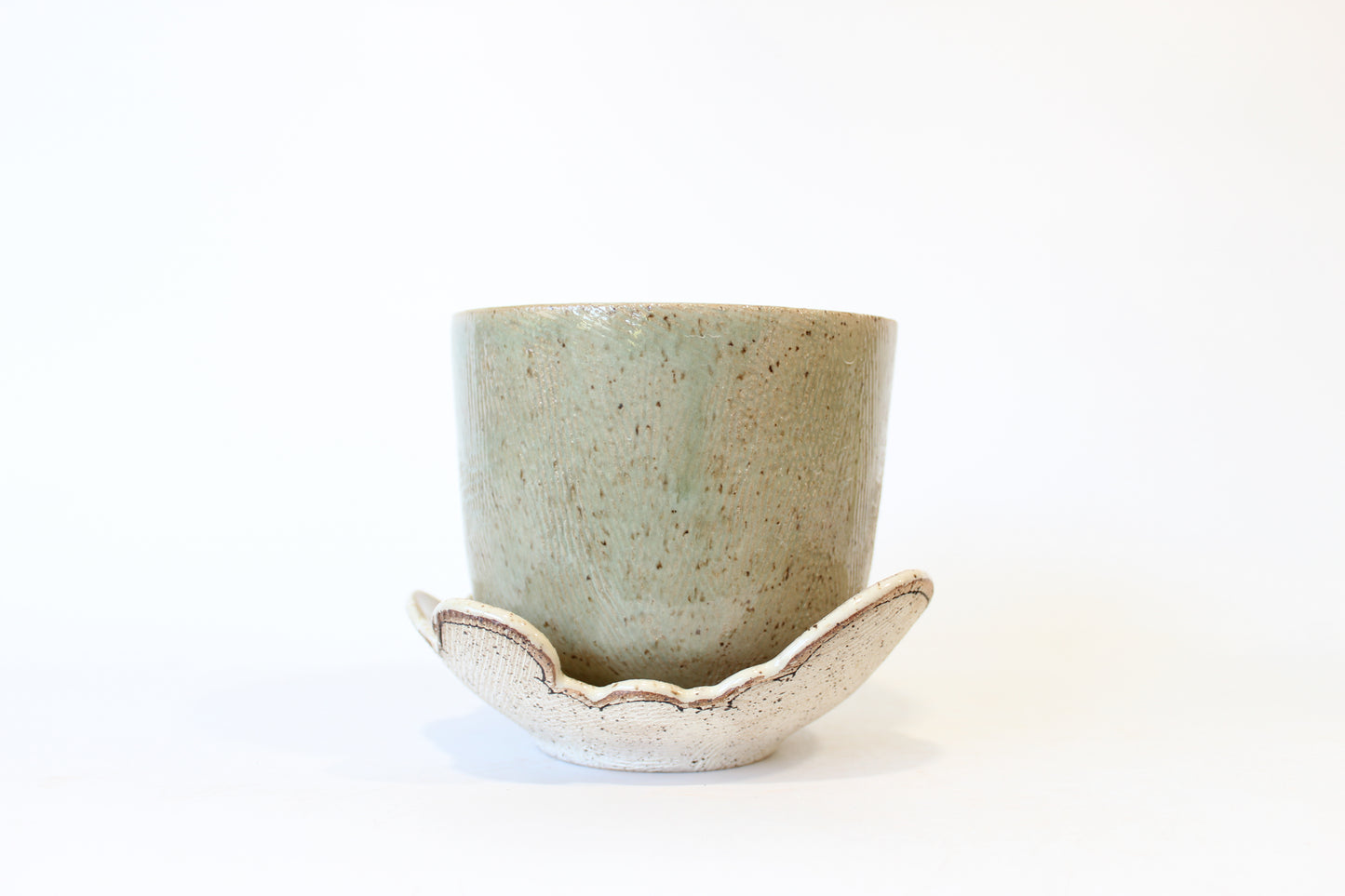 043. Textured Cloud Planter with Tray- medium pot - 5''h x 6''w