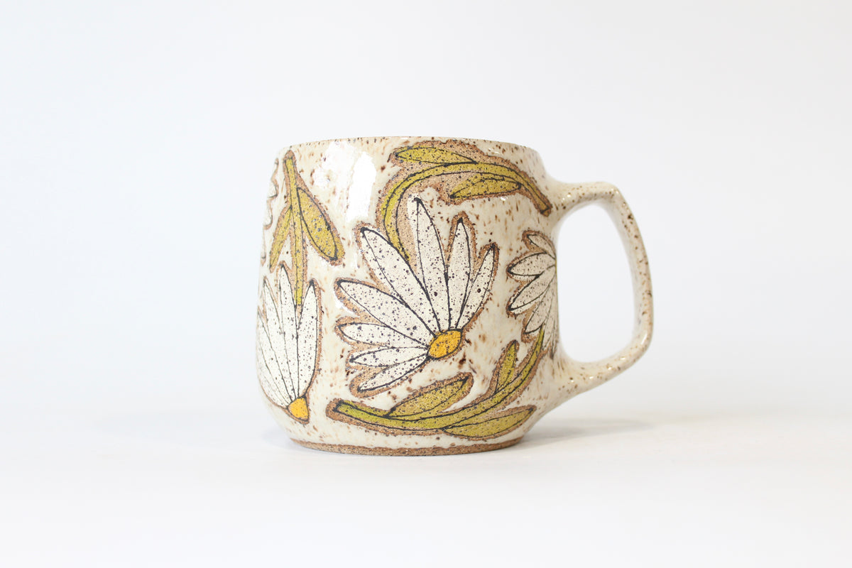014. White Daisy Mug - 18oz.
