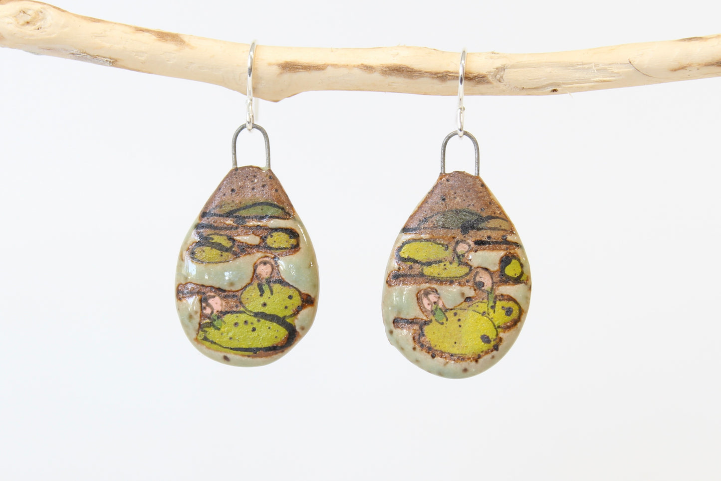 016. Lily Pad Flat Earrings. 1" x 1 1/4".