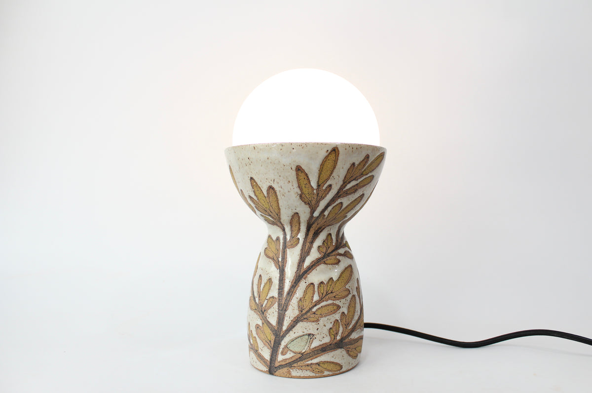 076. Bird Globe Tabletop Lamp - approx. 11.5"h x 6.5"w (height without shade 8.25")