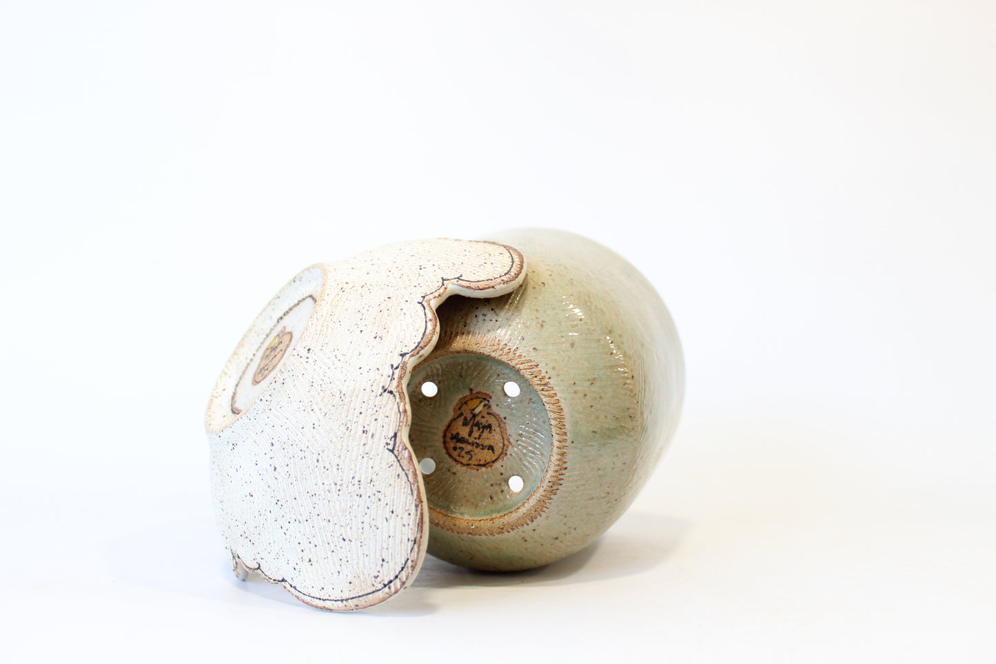 043. Textured Cloud Planter with Tray- medium pot - 5''h x 6''w