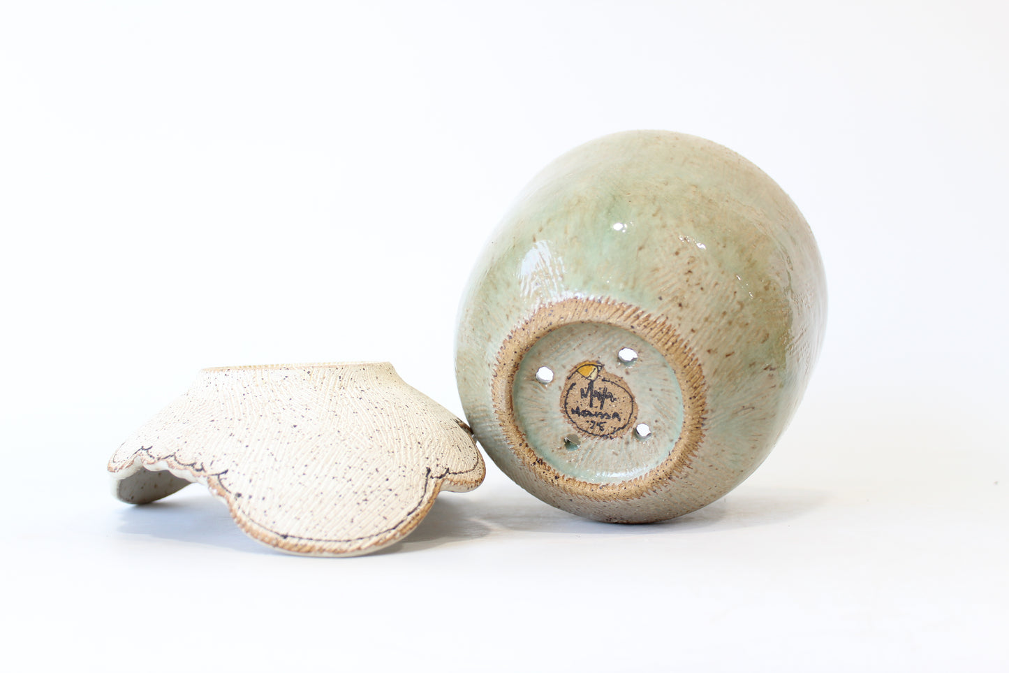 044. Textured Cloud Planter with Tray -Medium - 4.5''h x 5.75''w