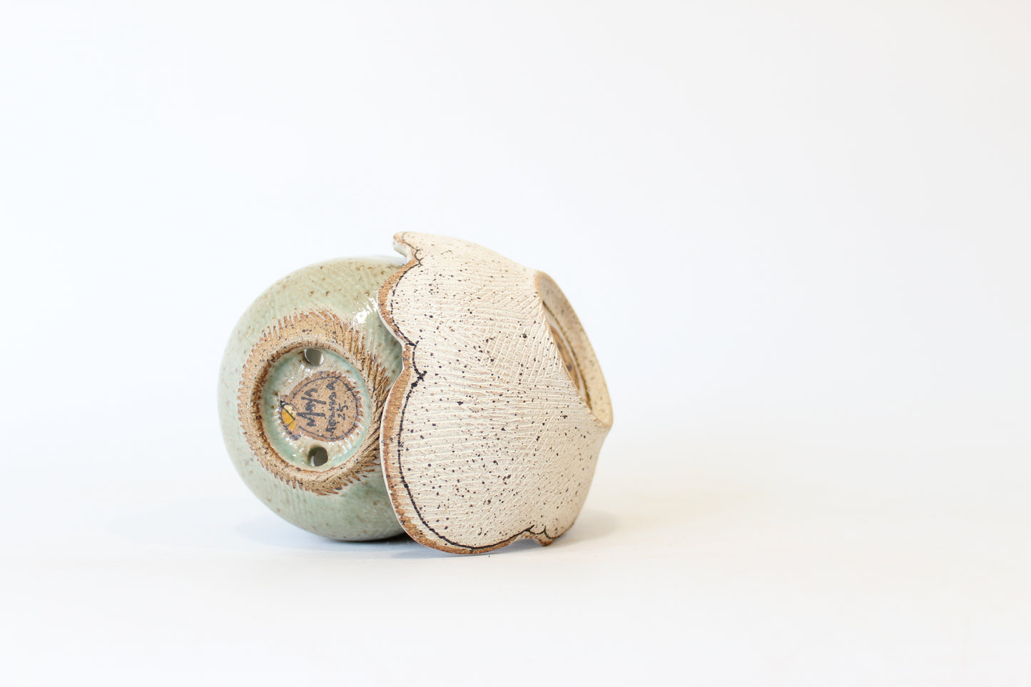 046. Textured Cloud Planter with Tray - small pot - 3.5''h x 4.5''w