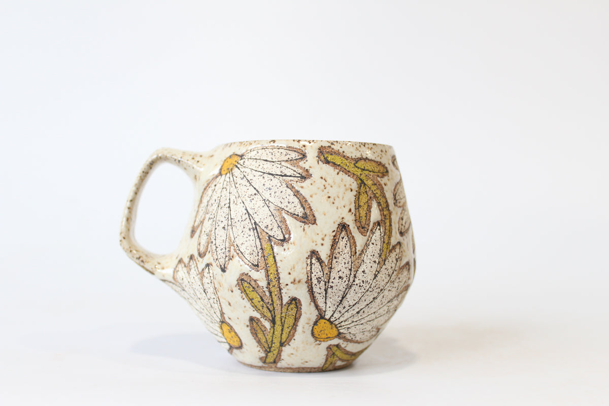 003. White Daisy Buddy Mug - 12oz.