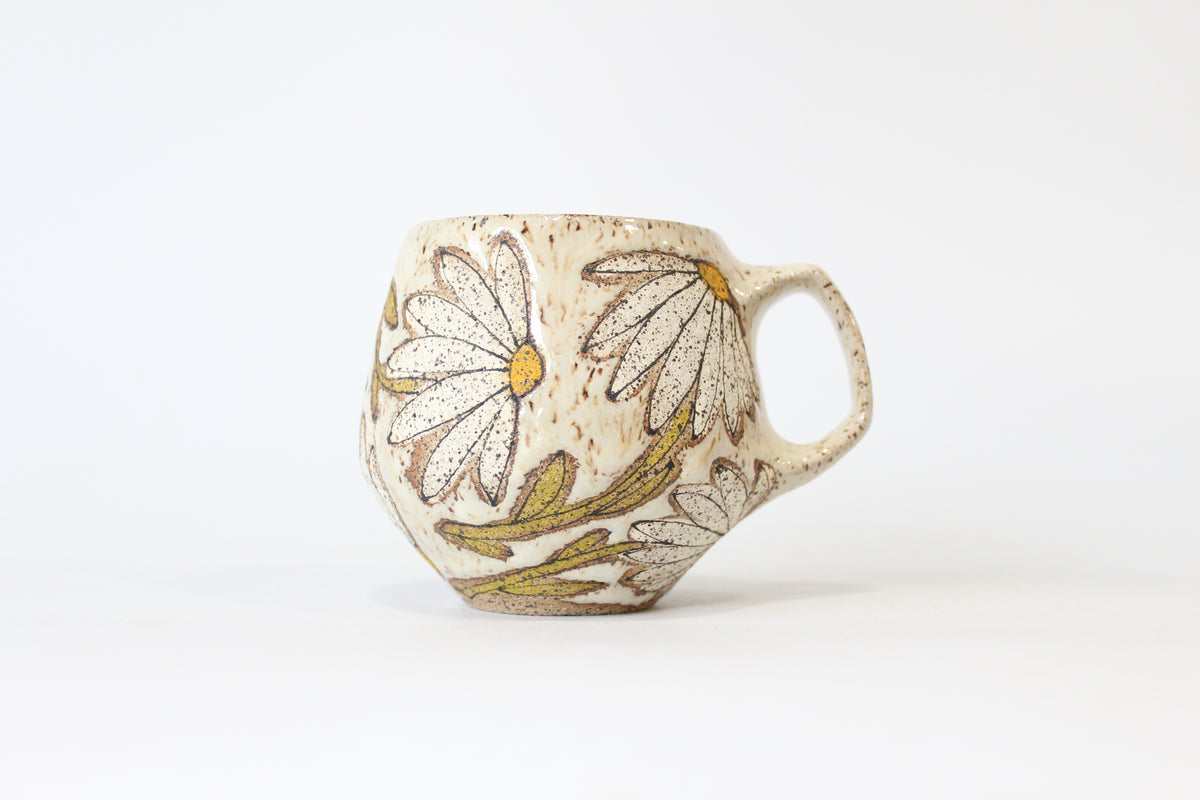 015. White Daisy Mug - 16oz.