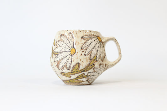 015. White Daisy Mug - 16oz.