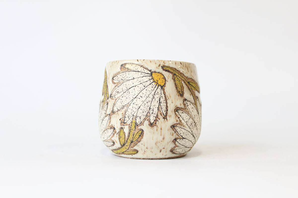 016. White Daisy Mug - 14oz.