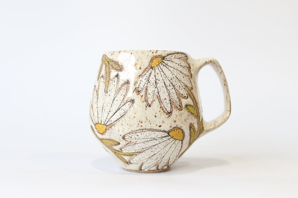 017. White Daisy Mug - 20oz.