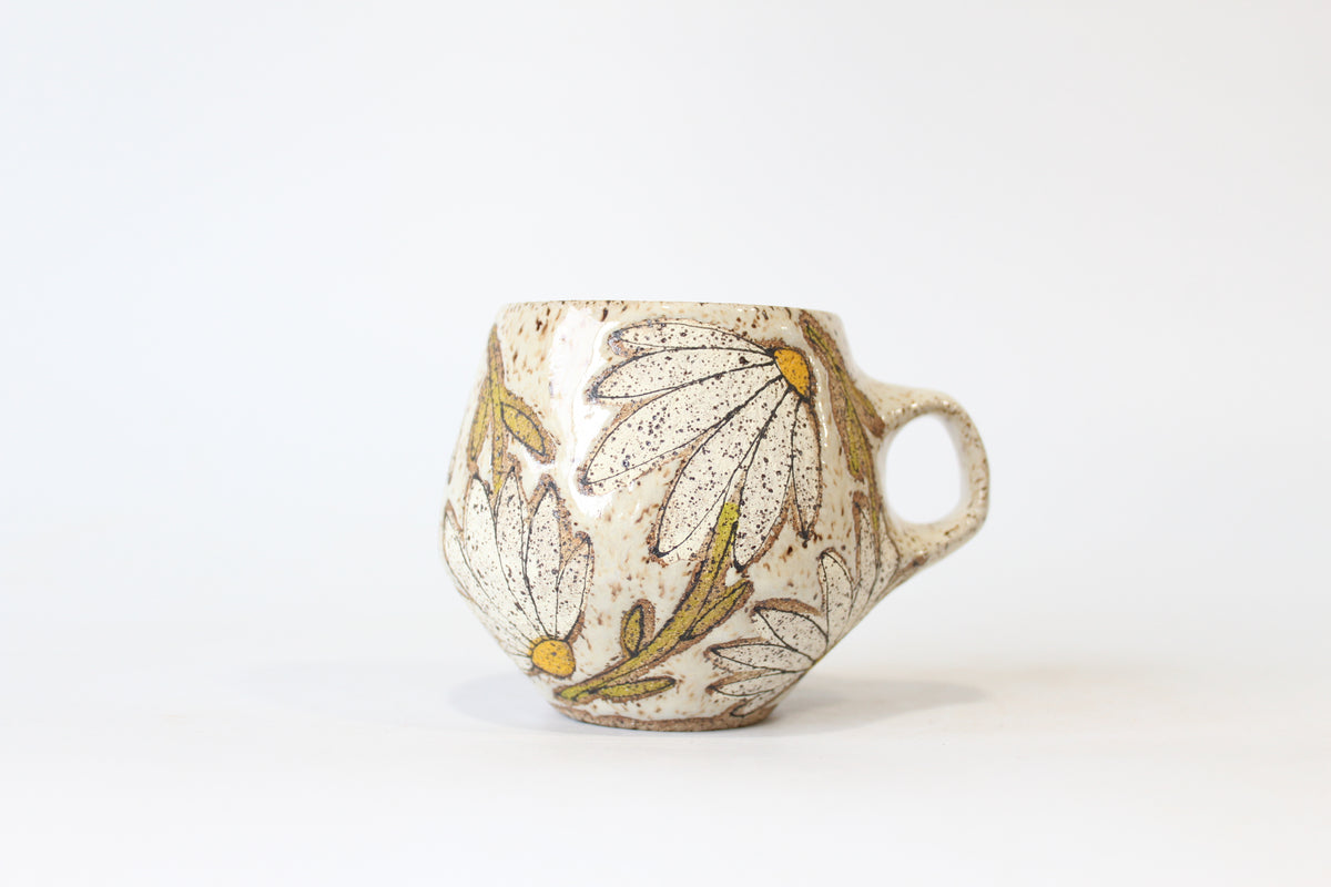 018. White Daisy Mug - 12oz.