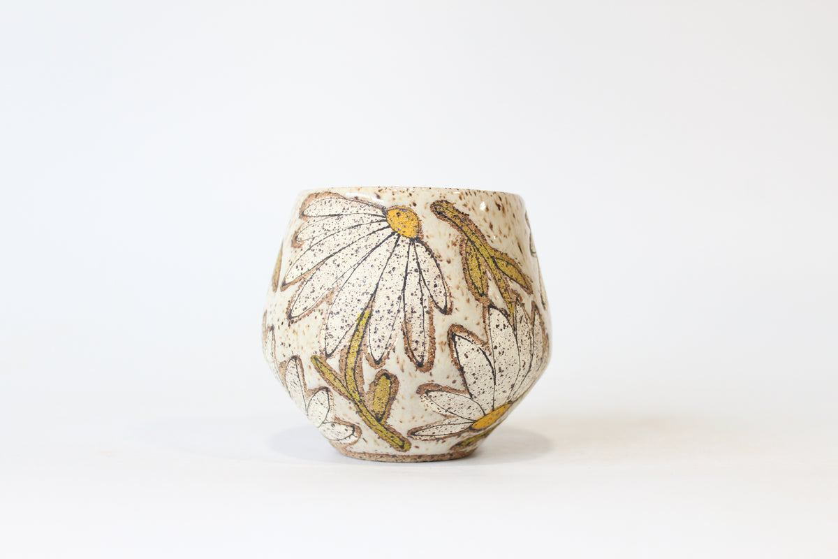 018. White Daisy Mug - 12oz.