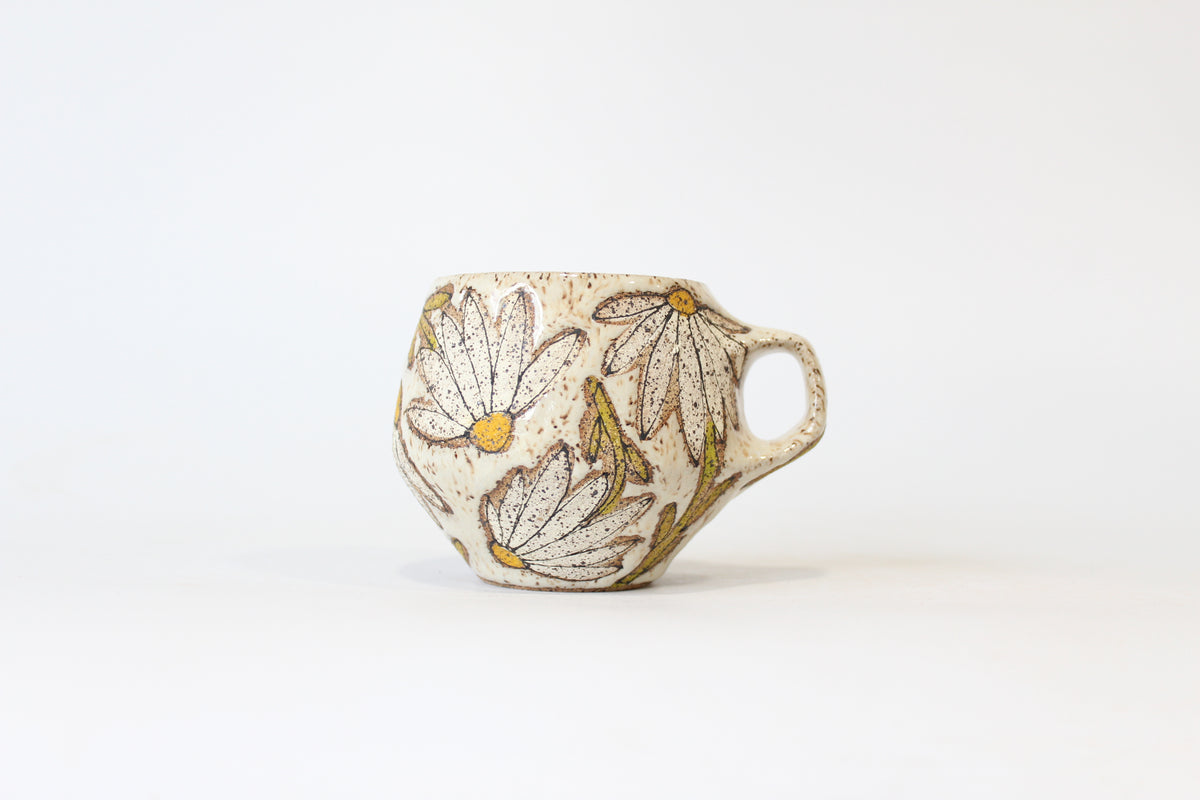 019. White Daisy Mug - 11oz.