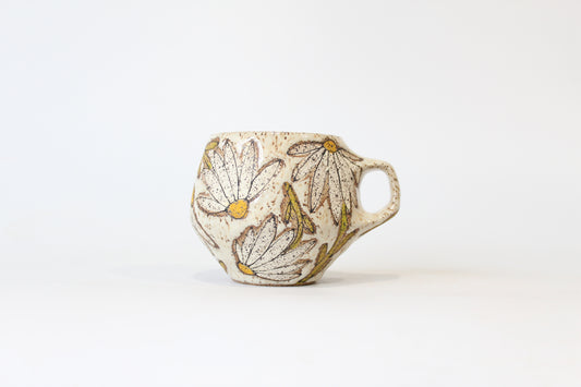 019. White Daisy Mug - 11oz.