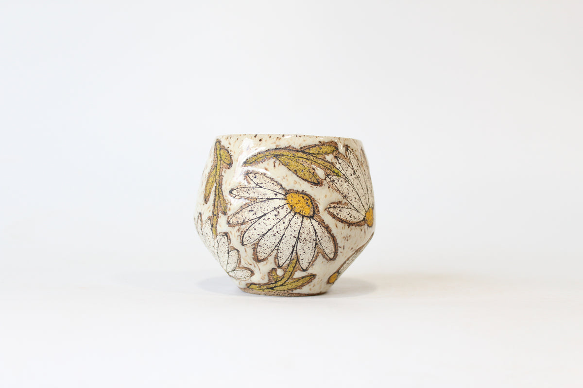 019. White Daisy Mug - 11oz.