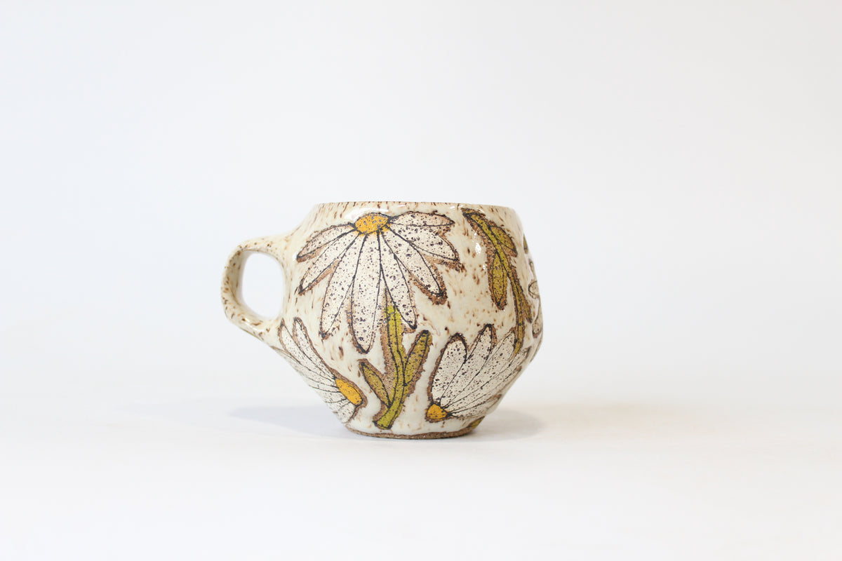019. White Daisy Mug - 11oz.