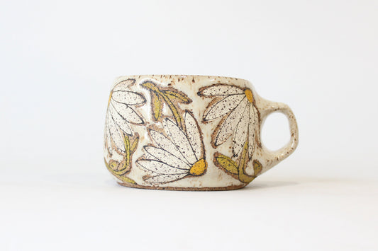 020. White Daisy Mug - 10oz.