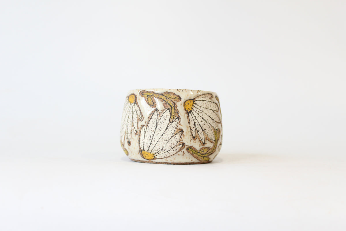 020. White Daisy Mug - 10oz.