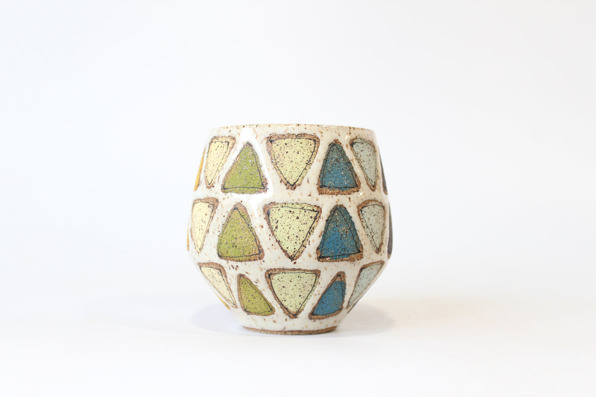 021. Rainbow Triangles Mug - 18oz.