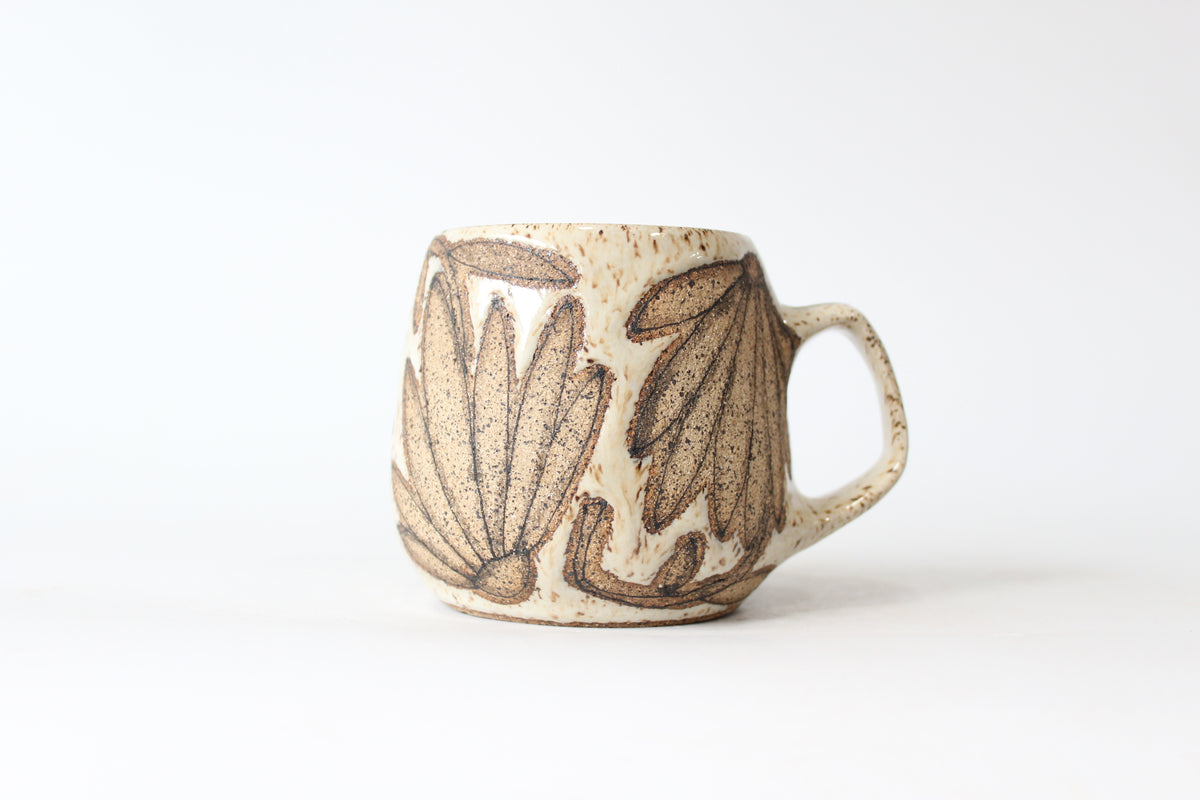 042. Coneflower Outline Mug - 16oz.