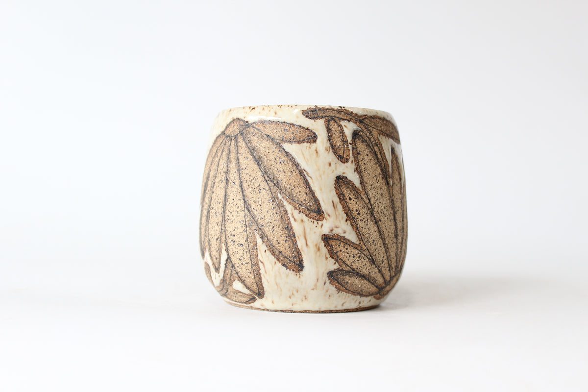 042. Coneflower Outline Mug - 16oz.