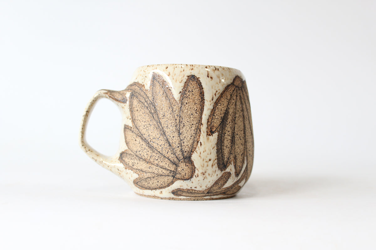 042. Coneflower Outline Mug - 16oz.