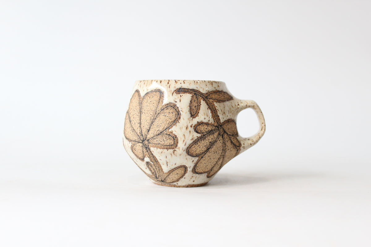 043. Flower Outline Mug - 12oz.