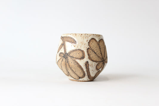 043. Flower Outline Mug - 12oz.