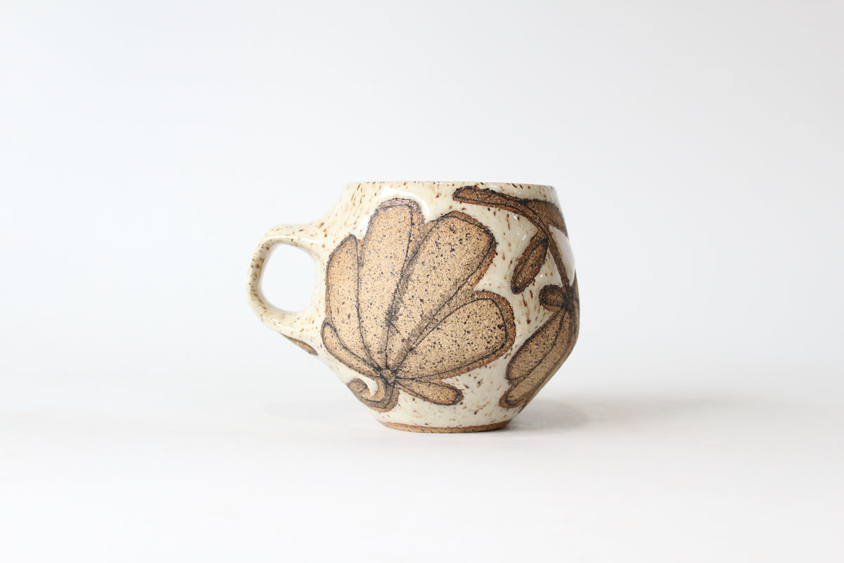 043. Flower Outline Mug - 12oz.