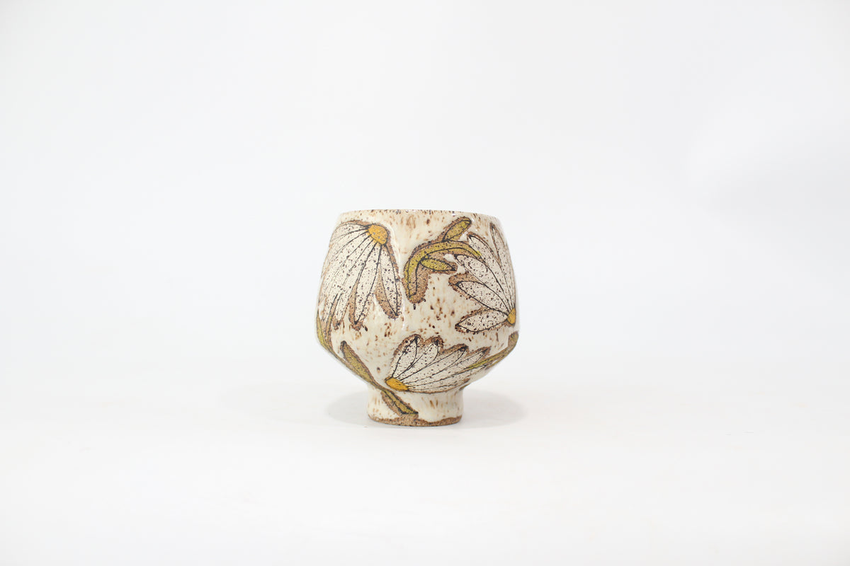 054. White Daisy Cup (no handle) - 12oz.