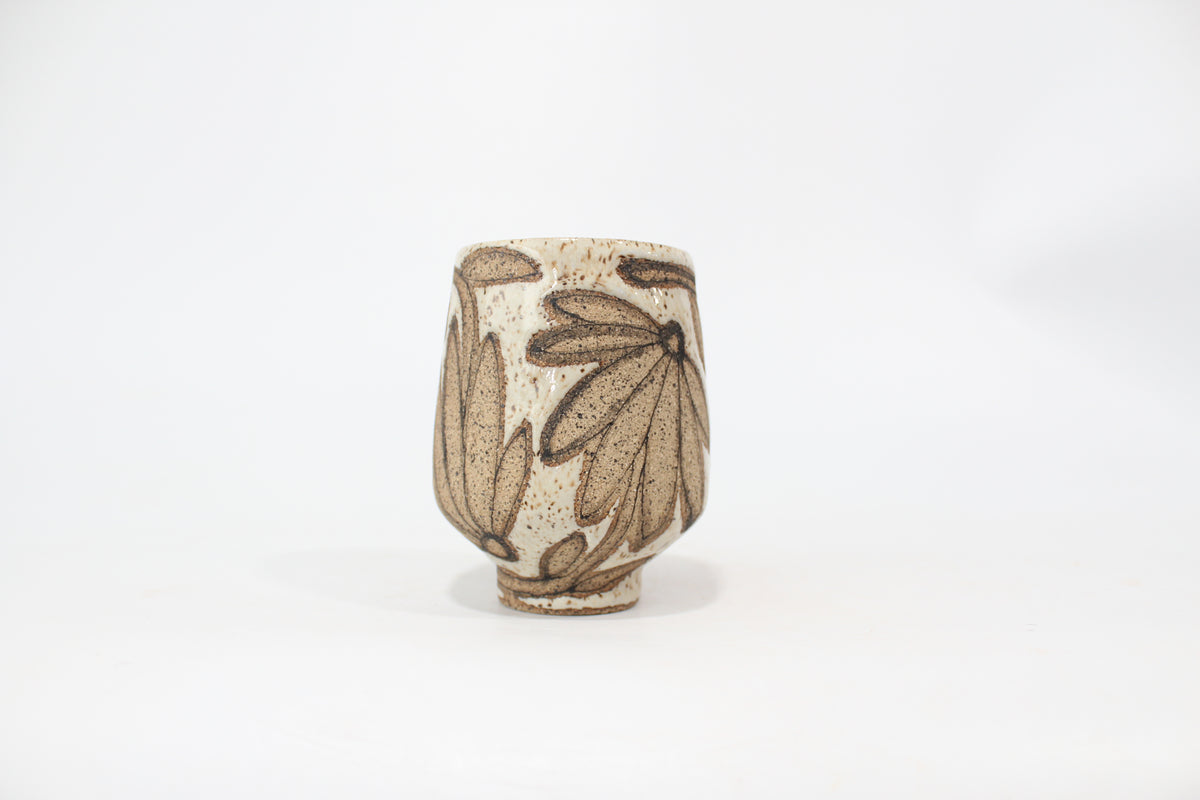 062. Daisy Outline Cup (no handle) - 17oz.