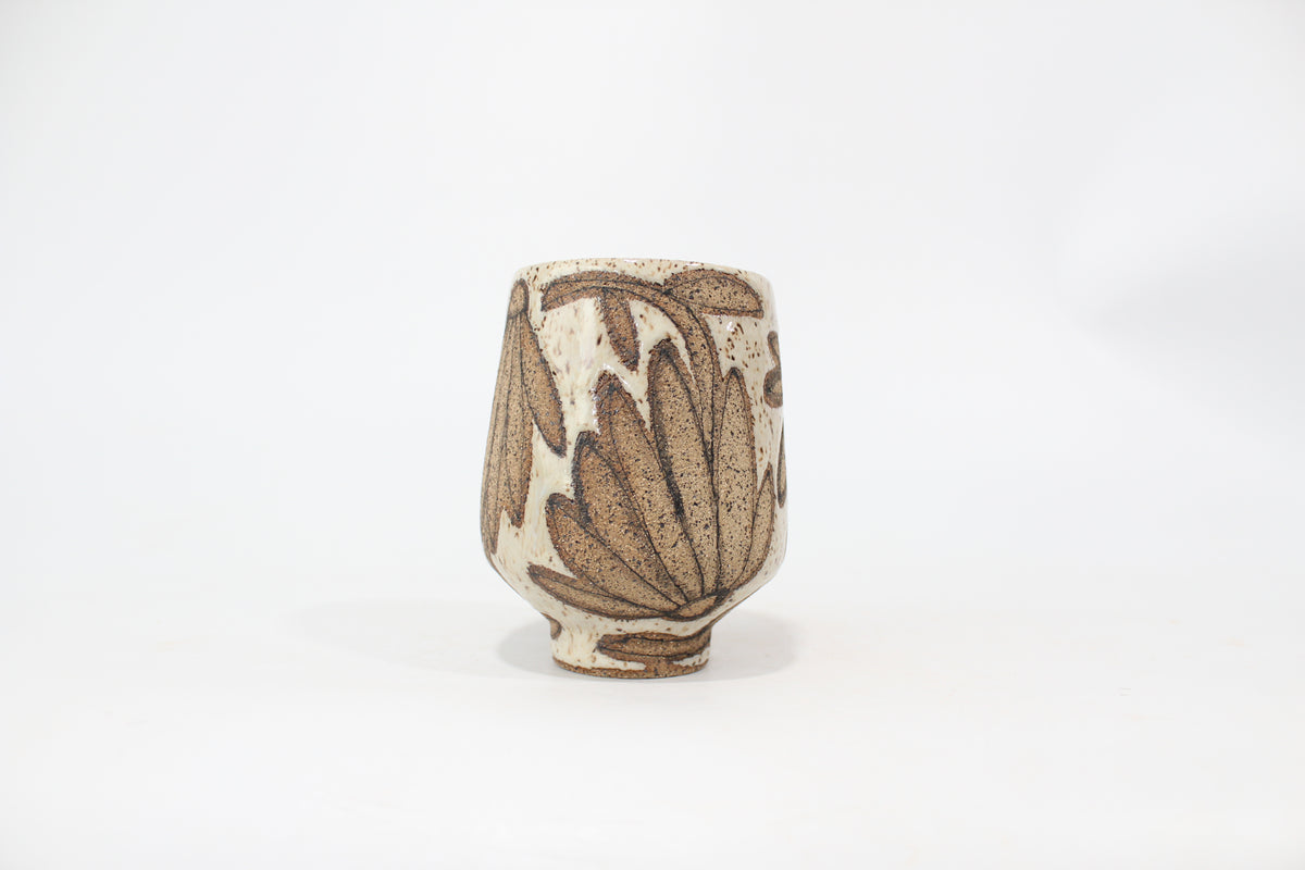 062. Daisy Outline Cup (no handle) - 17oz.