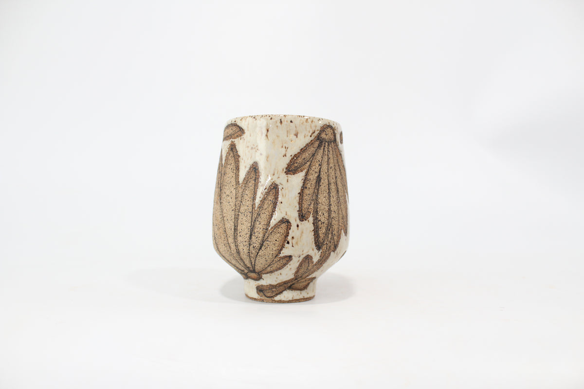 062. Daisy Outline Cup (no handle) - 17oz.