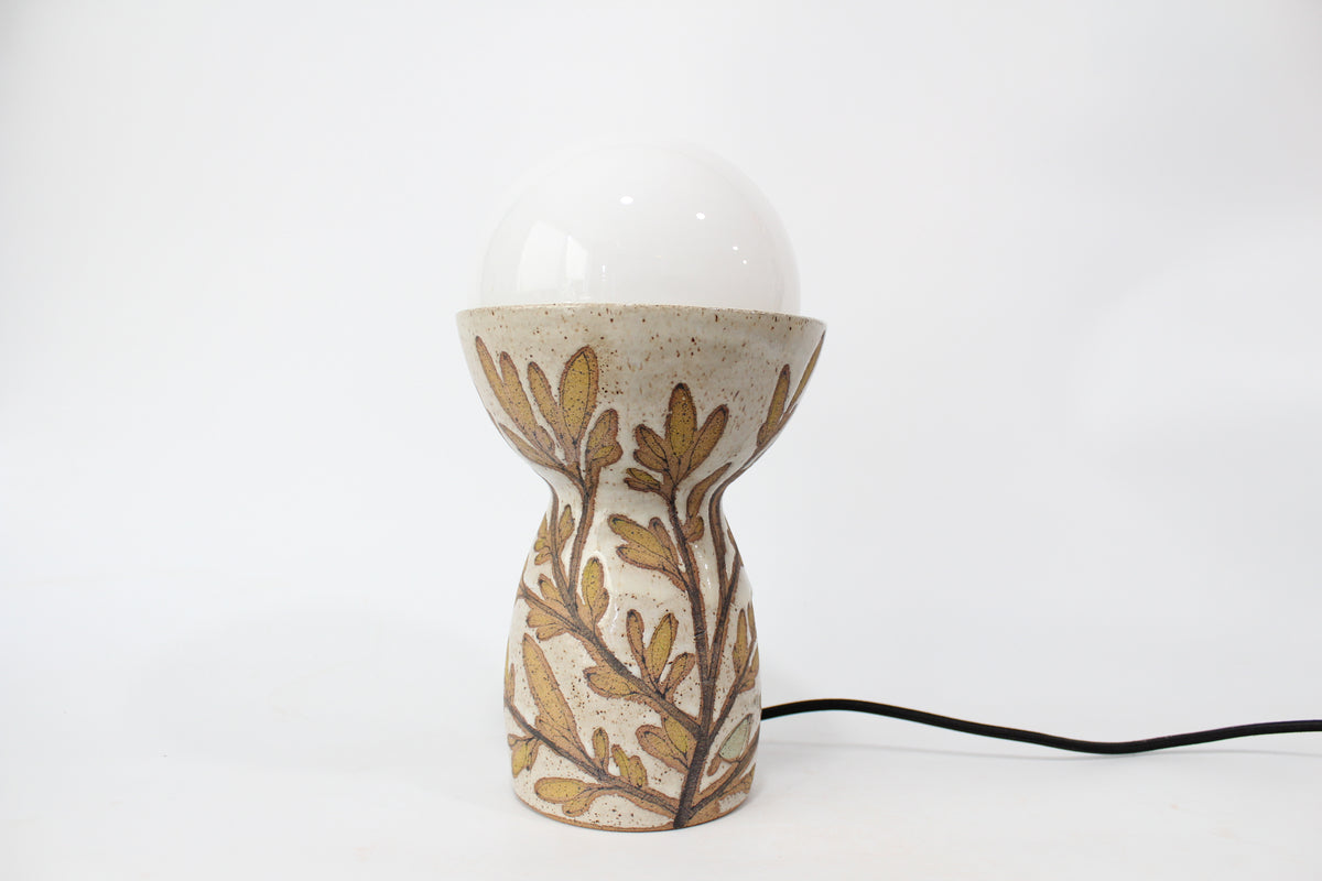 076. Bird Globe Tabletop Lamp - approx. 11.5"h x 6.5"w (height without shade 8.25")