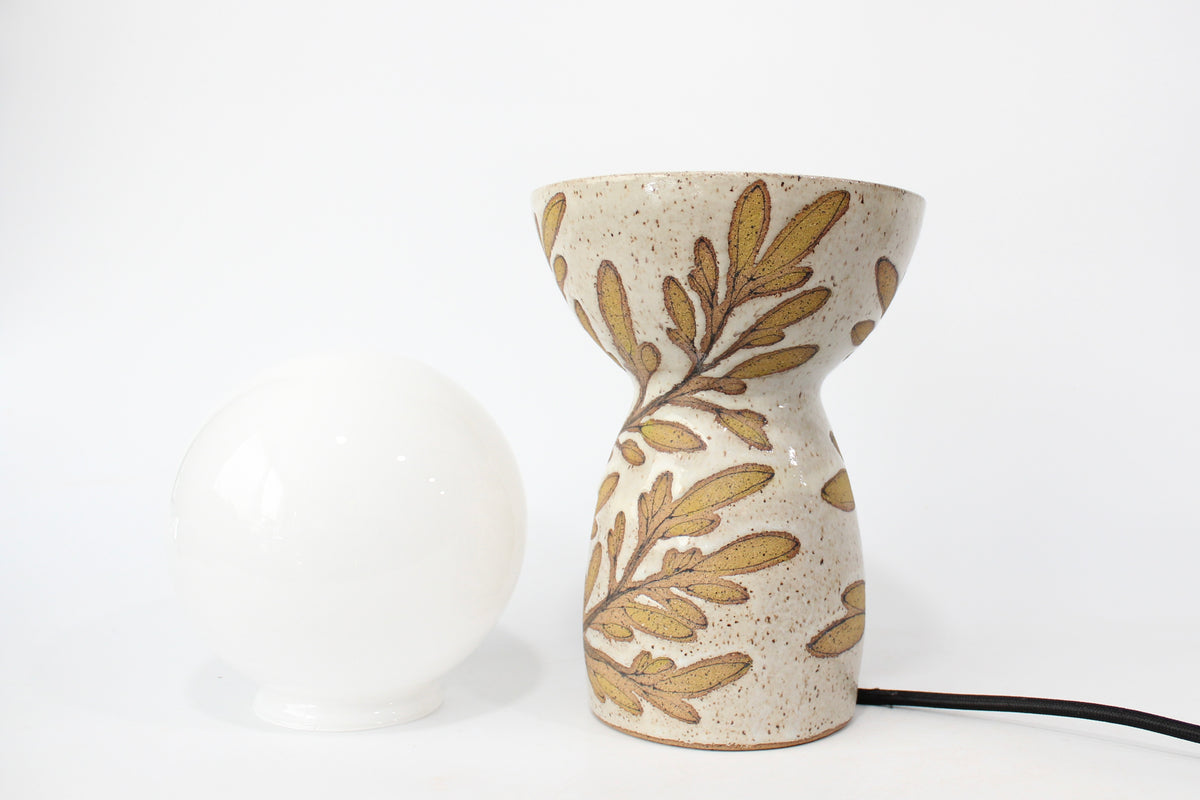076. Bird Globe Tabletop Lamp - approx. 11.5"h x 6.5"w (height without shade 8.25")